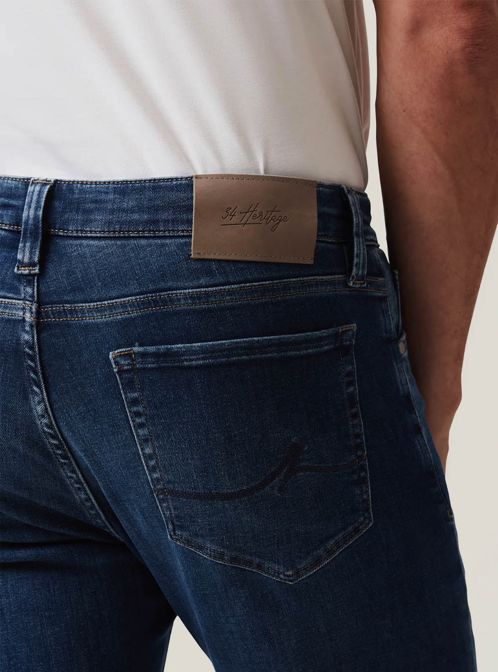34 Heritage Courage Straight Leg Jeans - Dark Brushed Organic Ultra