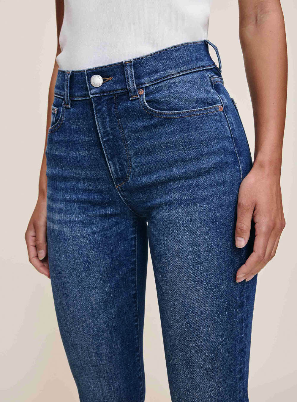 DL 1961 Mara Straight Mid Rise Instasculpt™ Ankle Jeans
